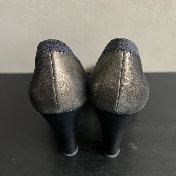 Daniblack Women's Reese Pump Elegant Antique Gold Black Quilted Heels Cap Toe 6 - Picture 4 of 6